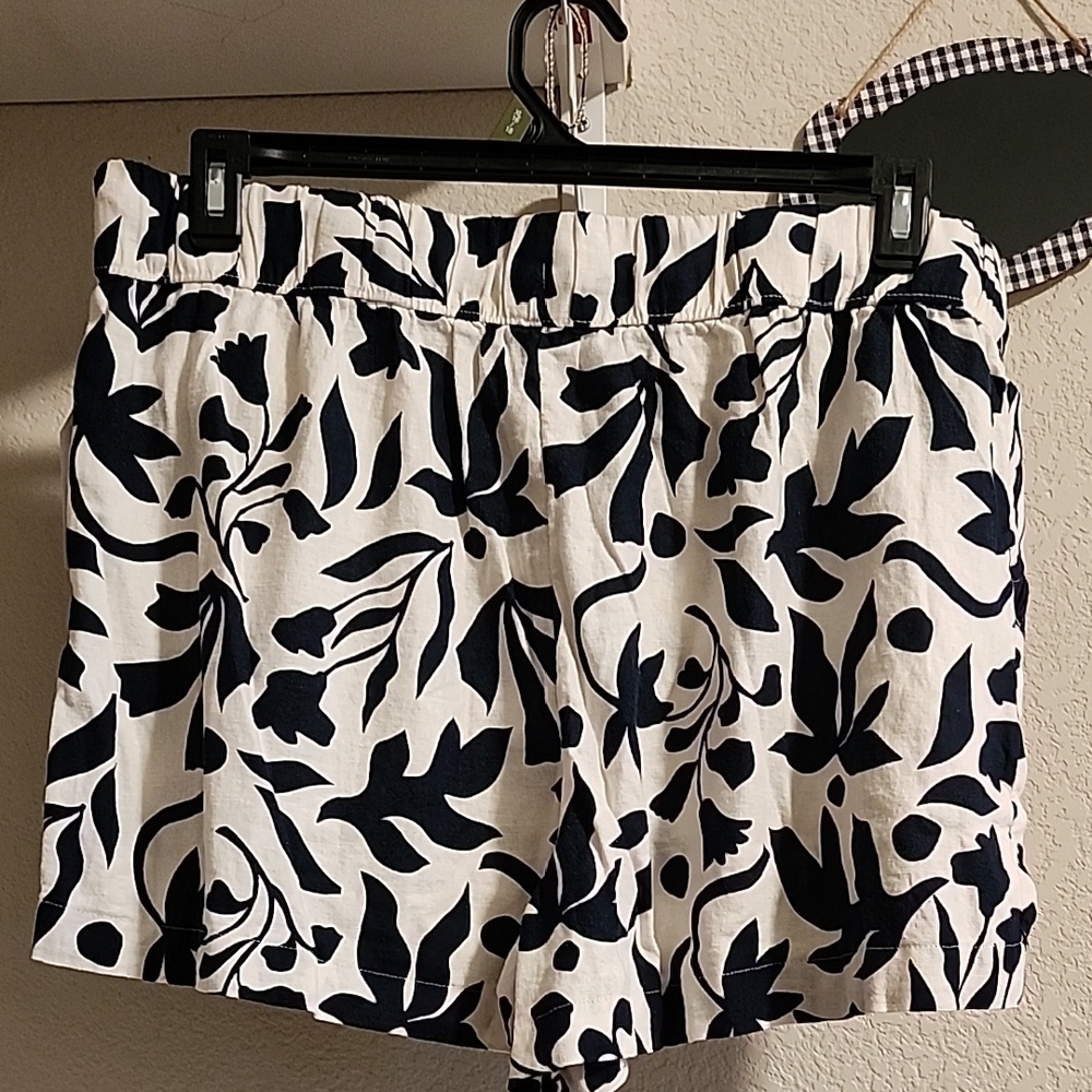 Time and Tru Black and White High Waist Shorts